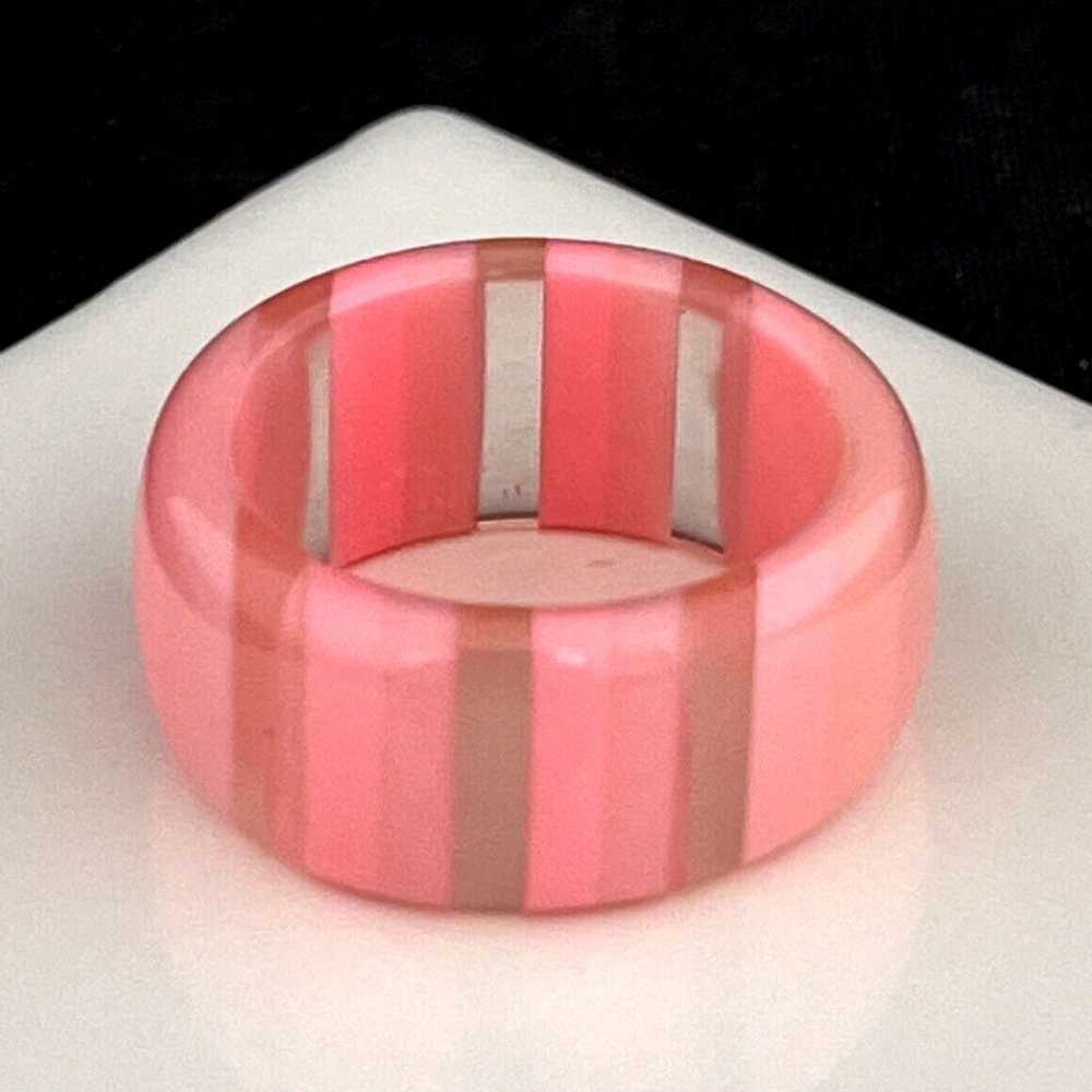 Vintage Lucite Ring Size 7.5 Pink & Transparent S… - image 3