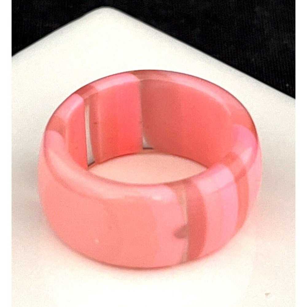 Vintage Lucite Ring Size 7.5 Pink & Transparent S… - image 4