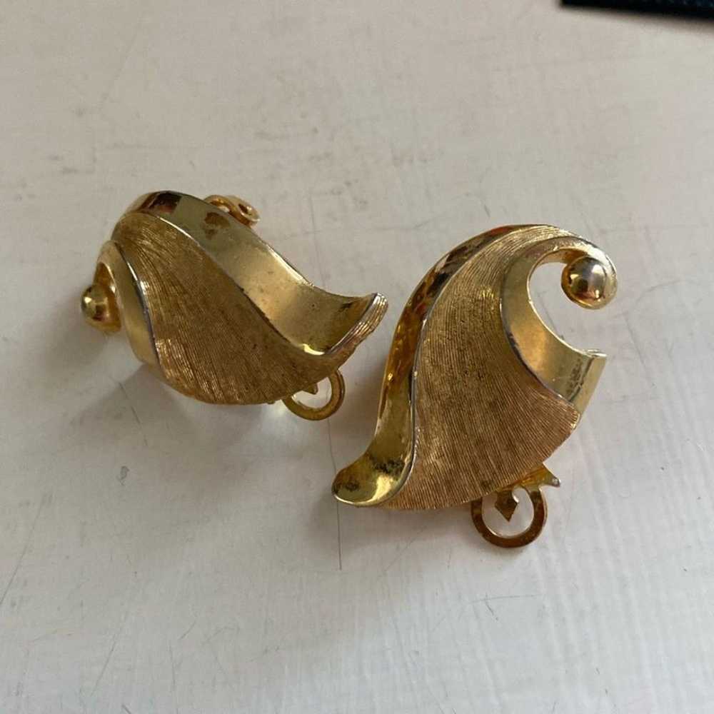 Gorgeous Vintage Signed Marvella clip-on earrings - image 1