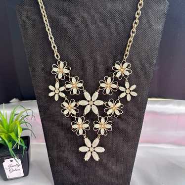 Vintage Light Green Flower Gold Tone Necklace