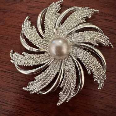 Vintage Sarah Coventry Floral Brooch