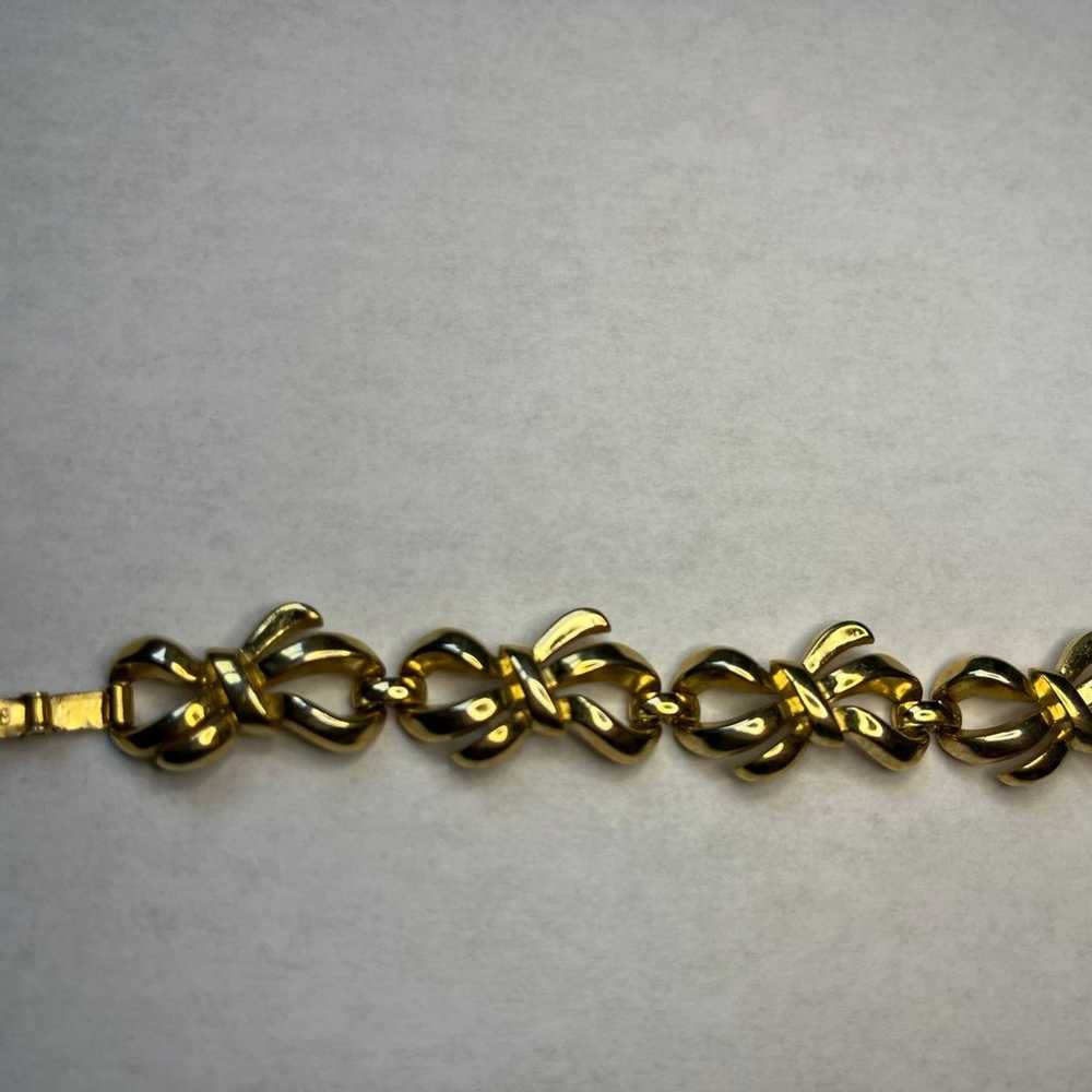 Vintage Trifari Goldtone Bow Bracelet - image 4