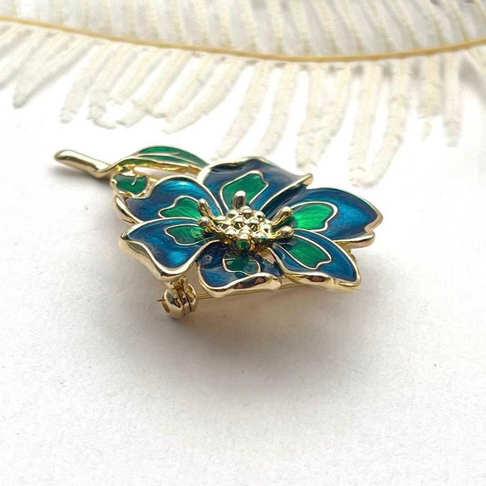 1448 Vintage Brooch Flower Enamel Blue Green Bota… - image 5