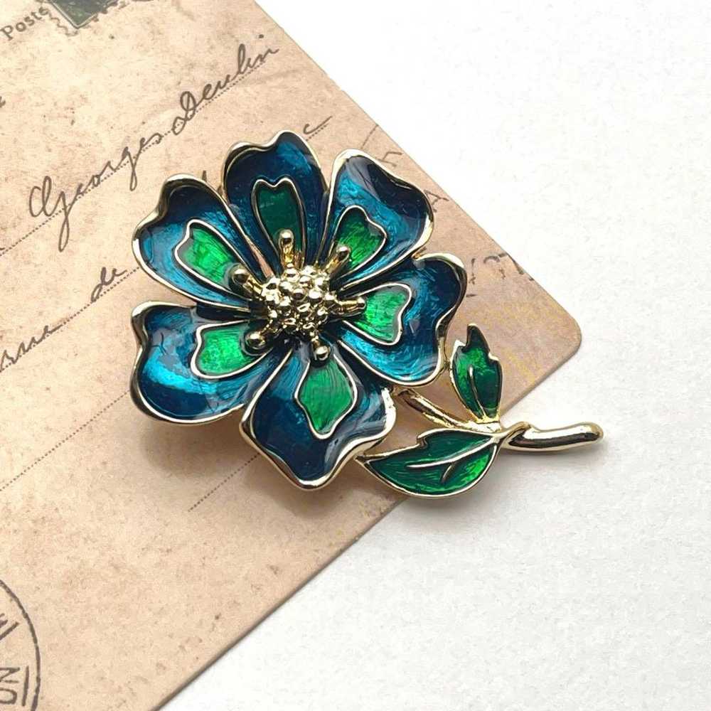 1448 Vintage Brooch Flower Enamel Blue Green Bota… - image 6