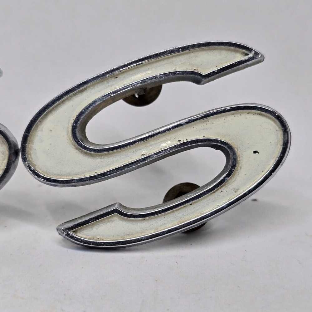 Vintage 70-72 Chevelle OEM Pair 2 x "S" Emblem Ba… - image 5