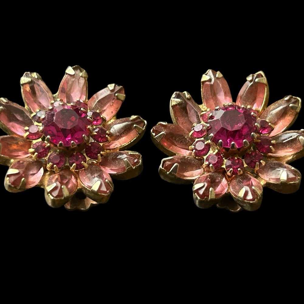 Vintage Weiss Pink Crystal Clip On Earrings E219 - image 1