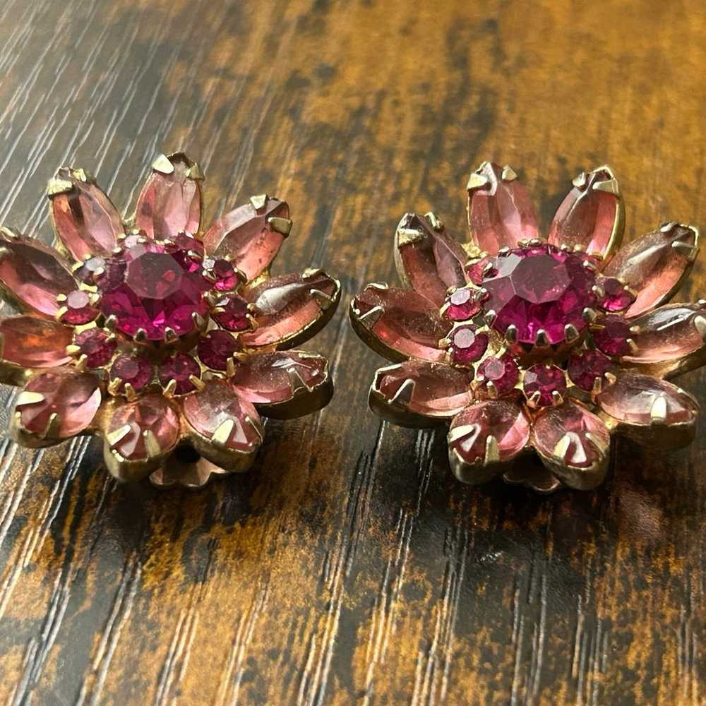 Vintage Weiss Pink Crystal Clip On Earrings E219 - image 2