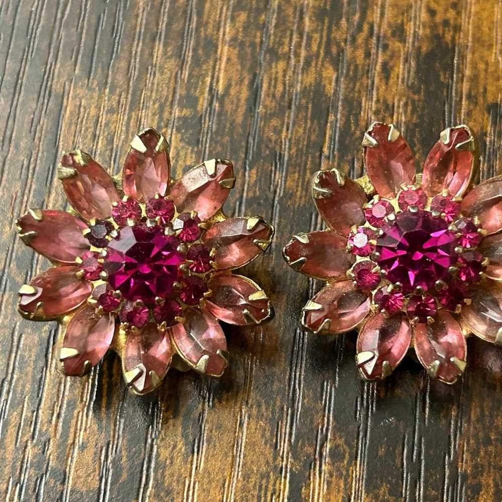 Vintage Weiss Pink Crystal Clip On Earrings E219 - image 3