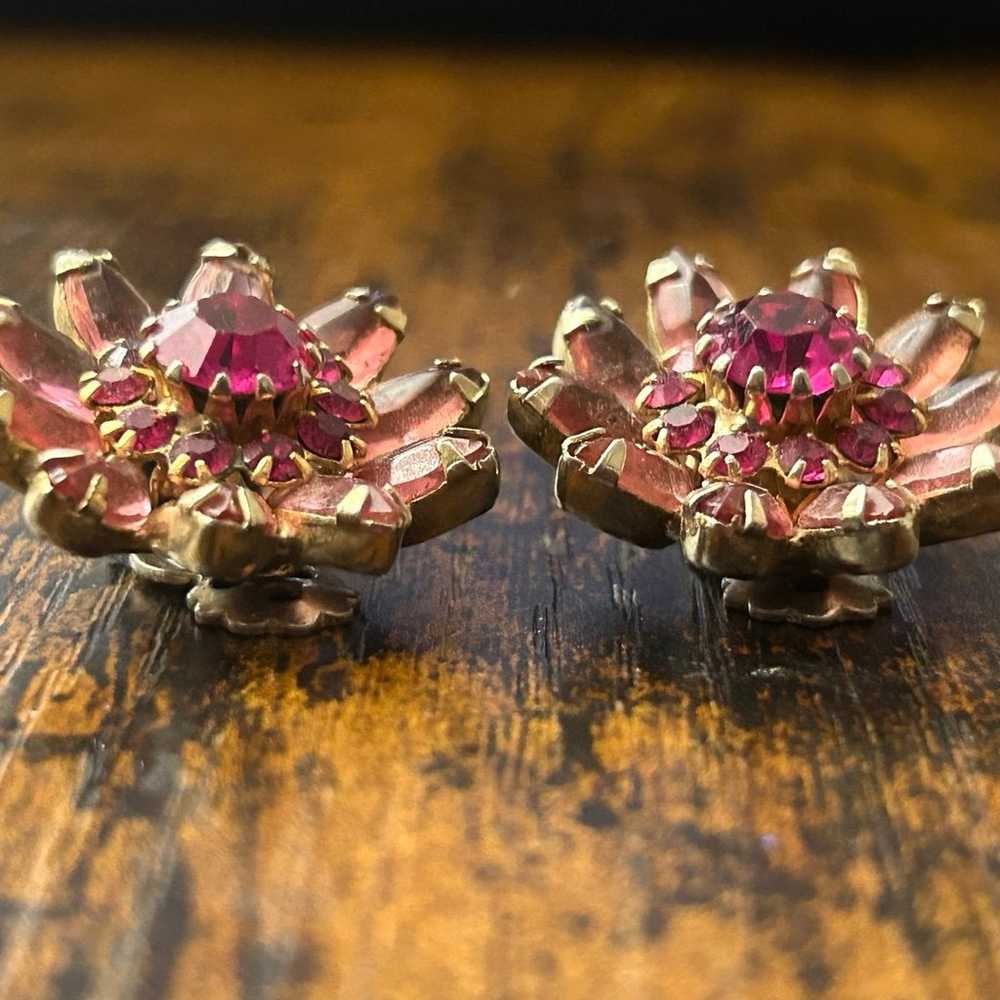 Vintage Weiss Pink Crystal Clip On Earrings E219 - image 4