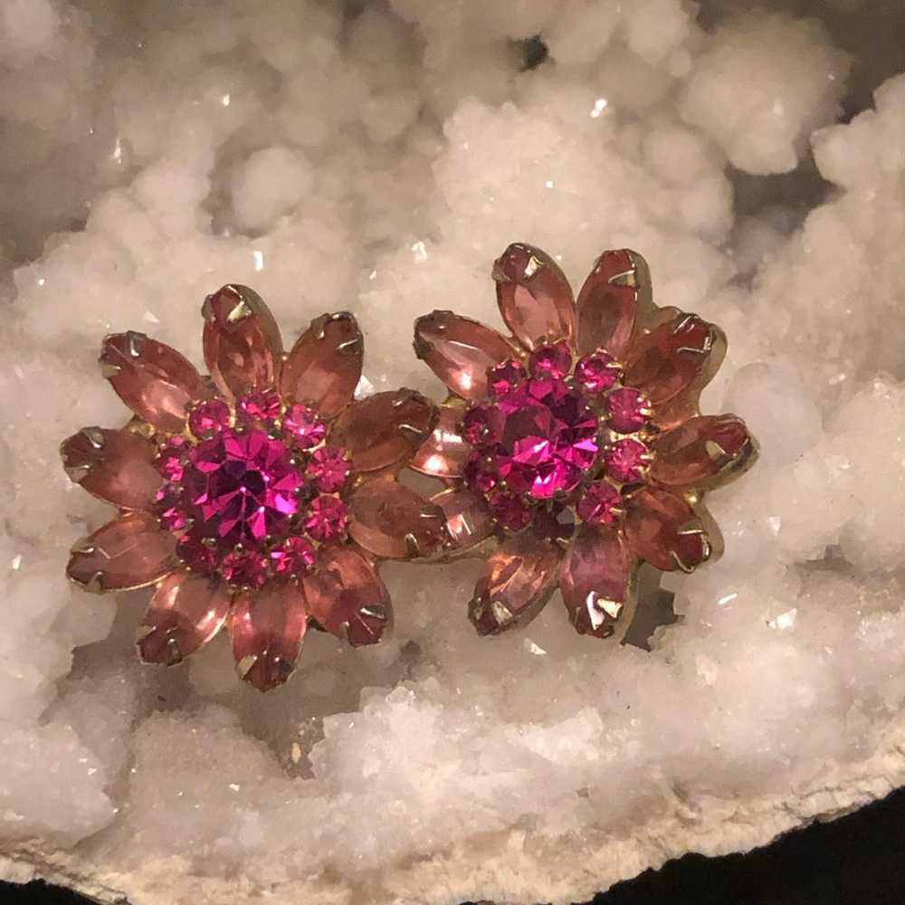 Vintage Weiss Pink Crystal Clip On Earrings E219 - image 9