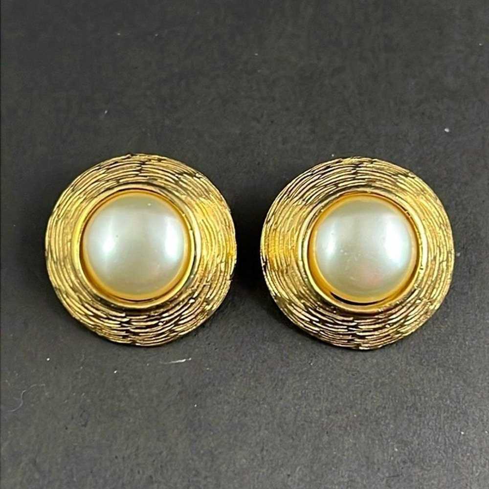 Vintage Gold Tone Pearl Clip Earrings Retro Costu… - image 1