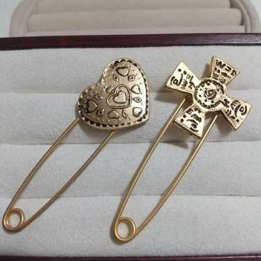 Vintage heart and cross brooch set of 2 retro use… - image 1