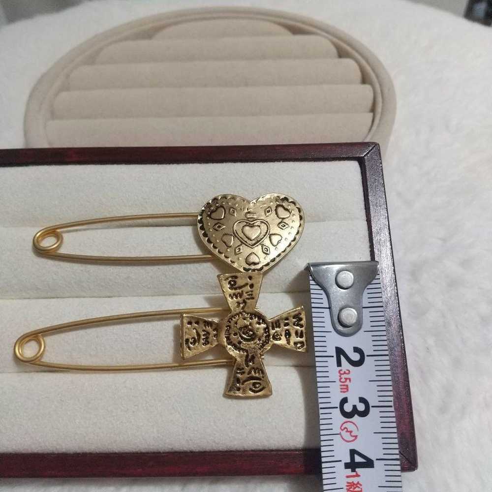 Vintage heart and cross brooch set of 2 retro use… - image 6