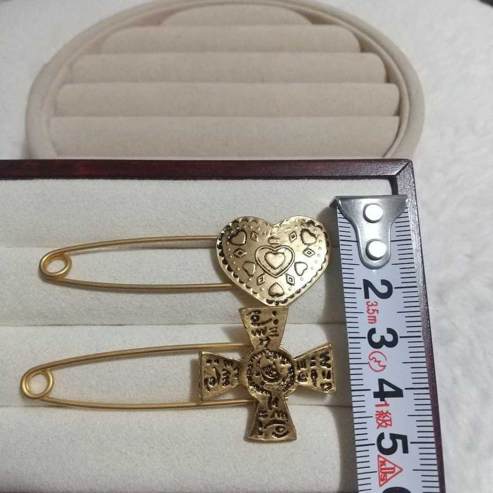 Vintage heart and cross brooch set of 2 retro use… - image 7