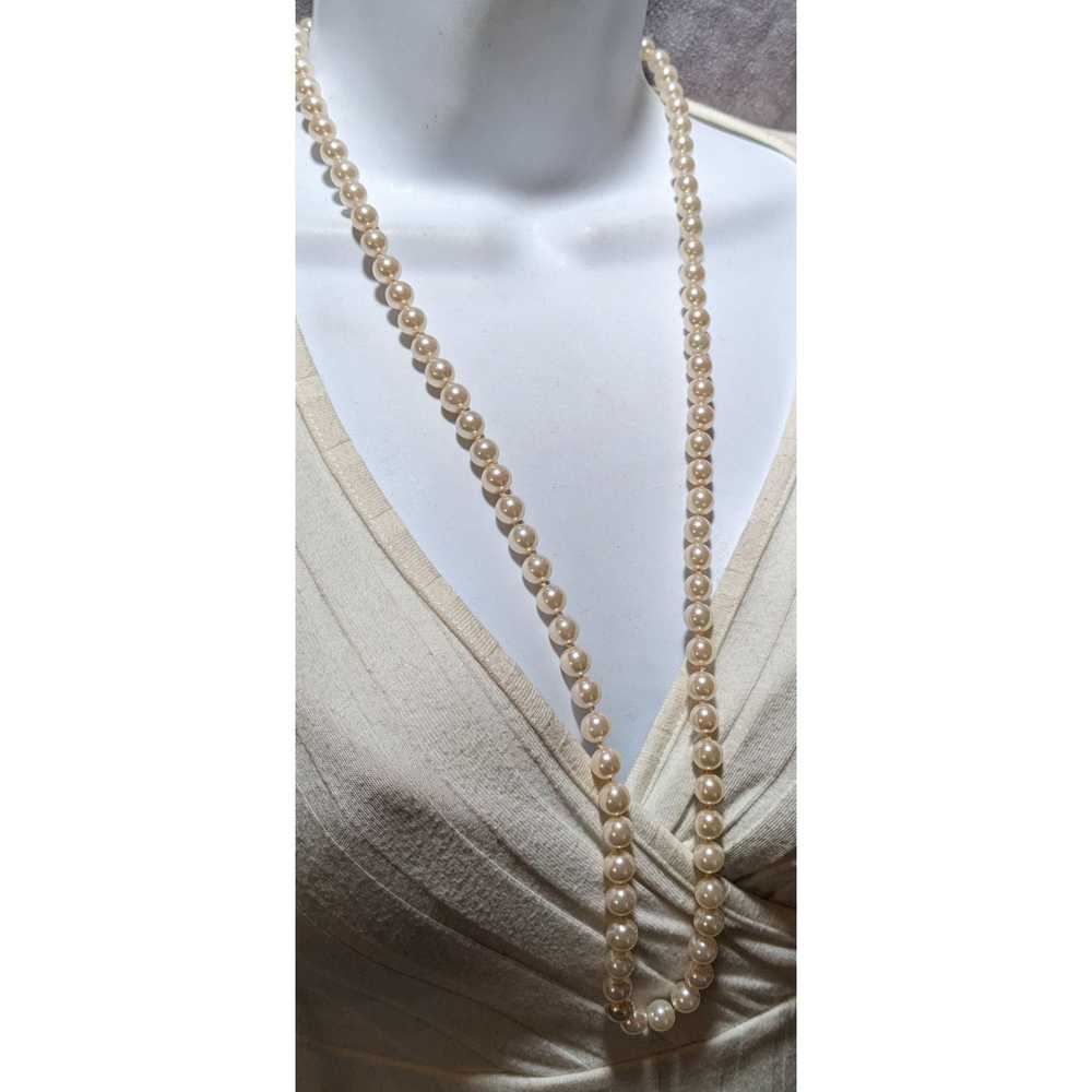 Other Elegant Midcentury Glass Pearl Necklace - image 5