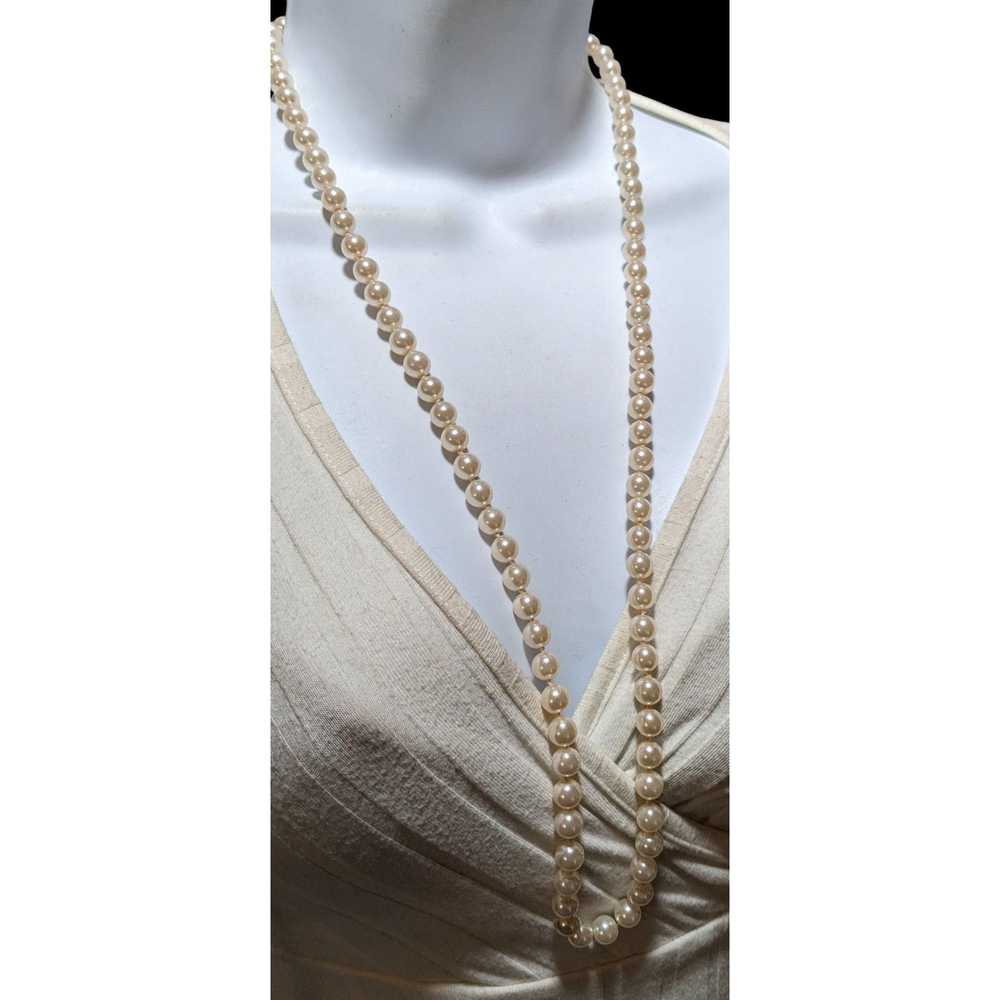 Other Elegant Midcentury Glass Pearl Necklace - image 6