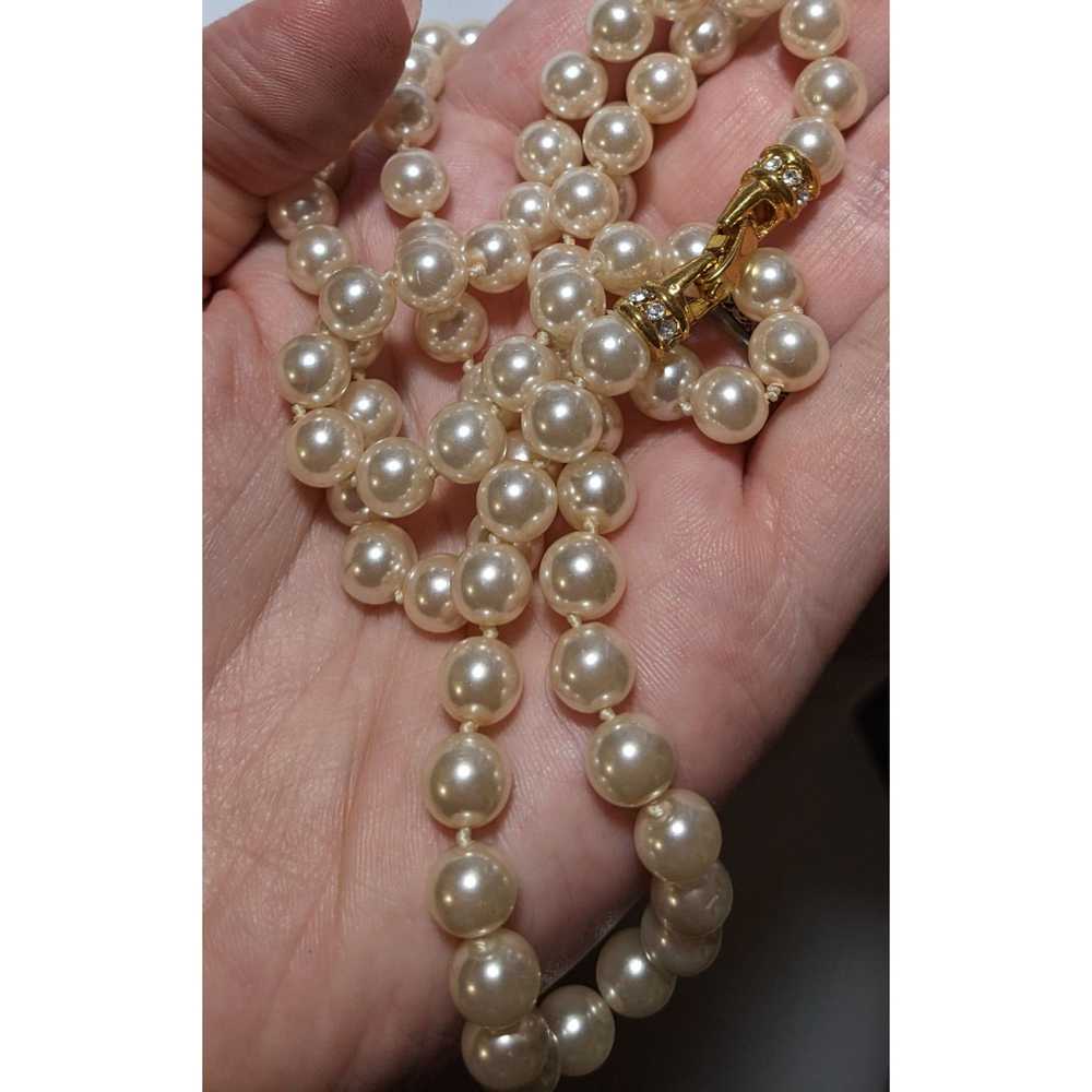 Other Elegant Midcentury Glass Pearl Necklace - image 8