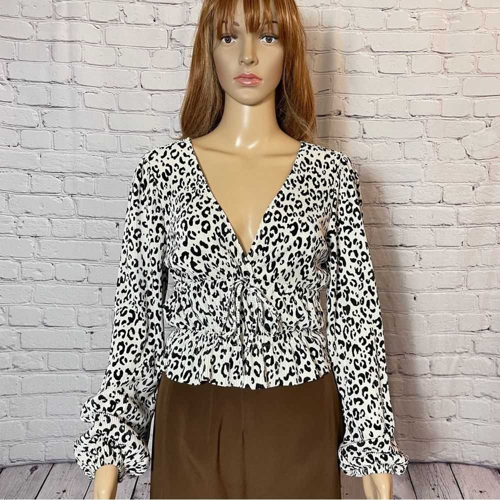 Zara Zara Leopard Pleated Long Balloon Sleeve V-N… - image 2