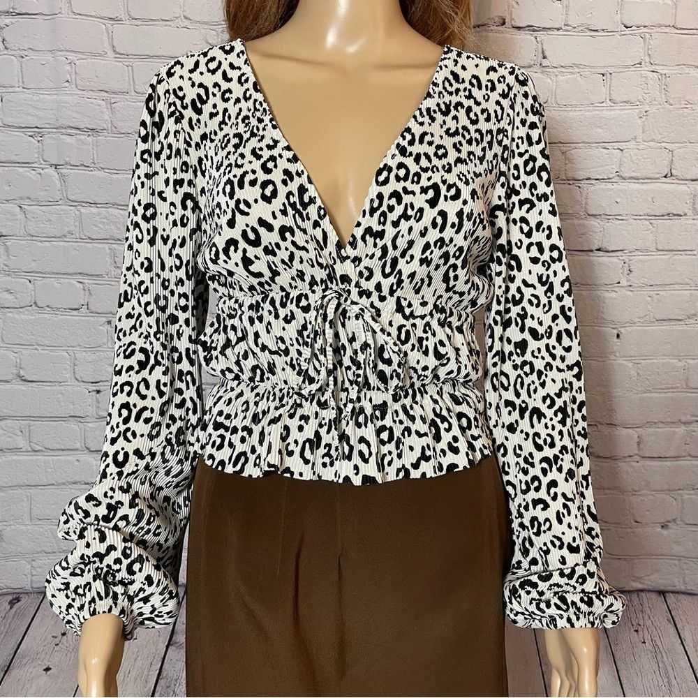 Zara Zara Leopard Pleated Long Balloon Sleeve V-N… - image 3