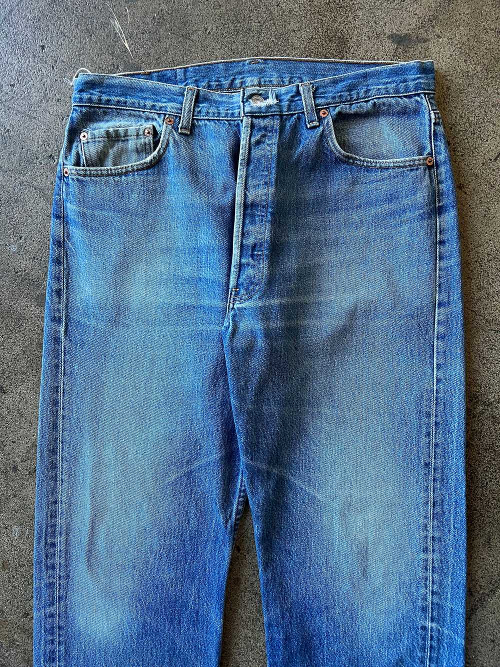 1990s Levi's 501 Faded Blue Jeans 34" x 30" - image 2