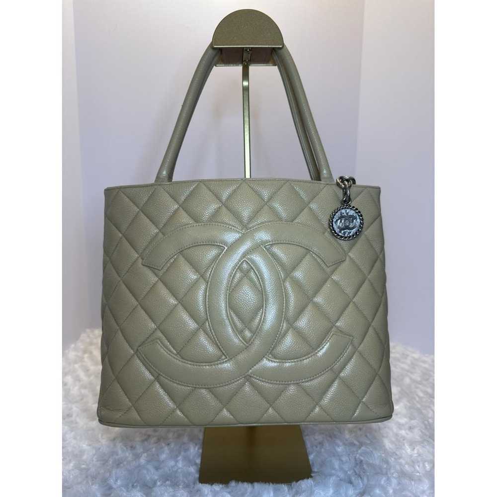 Chanel Médaillon leather handbag - image 2