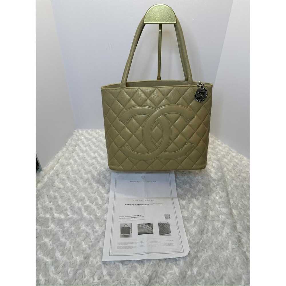 Chanel Médaillon leather handbag - image 7