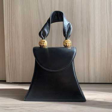 Elegant black leather handbag