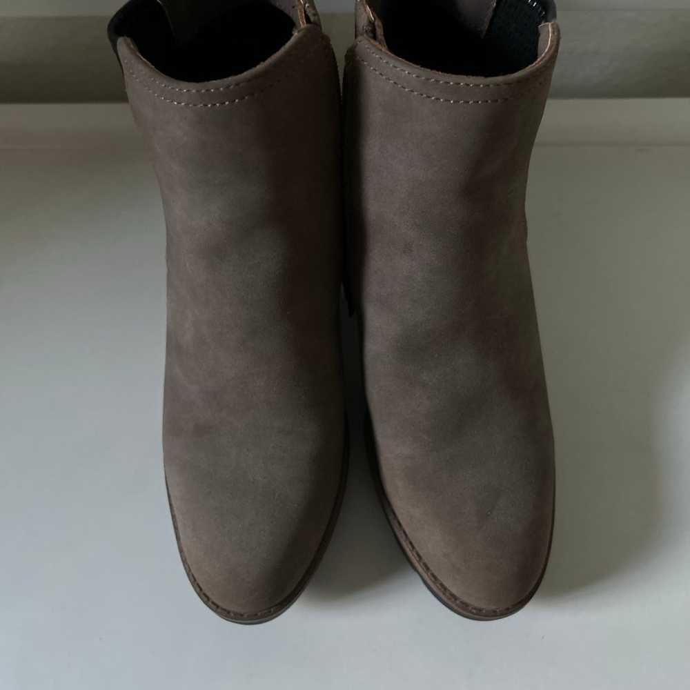 womans boots - image 2