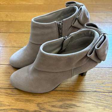 Pitti Short Boots Suede Ribbon Greige Booties