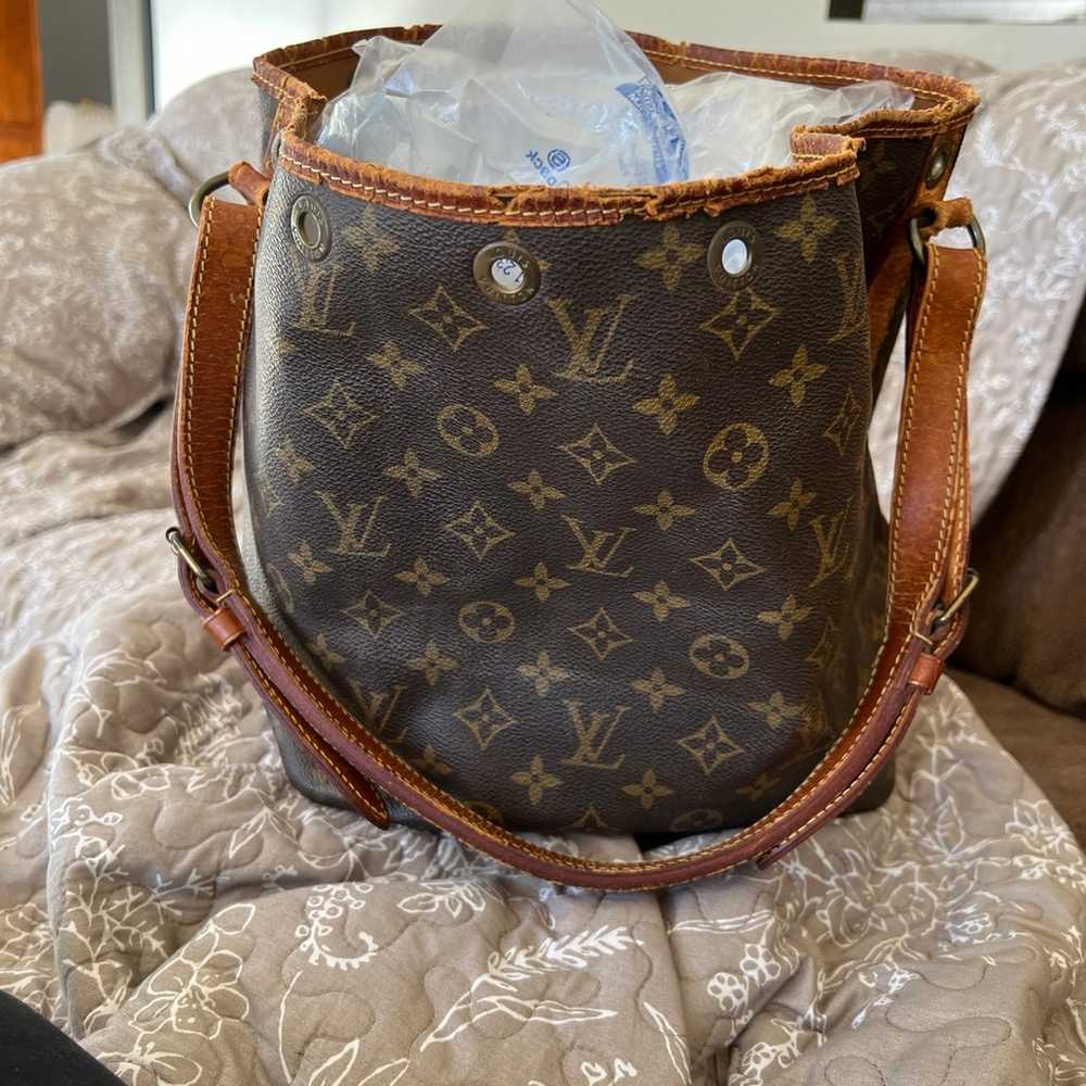 Authenticated Louis Vuitton Noe - image 2