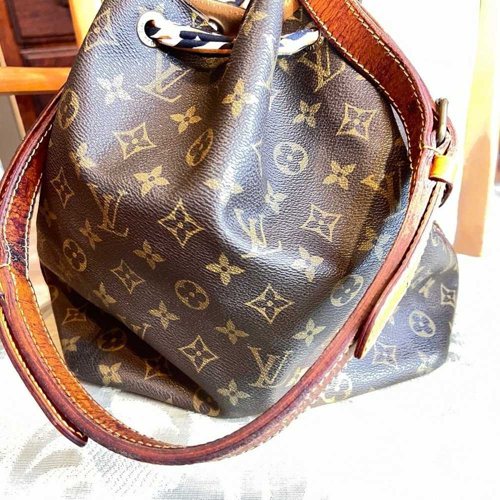 Authenticated Louis Vuitton Noe - image 4