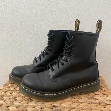 Dr. Martens 1460 smooth leather lace