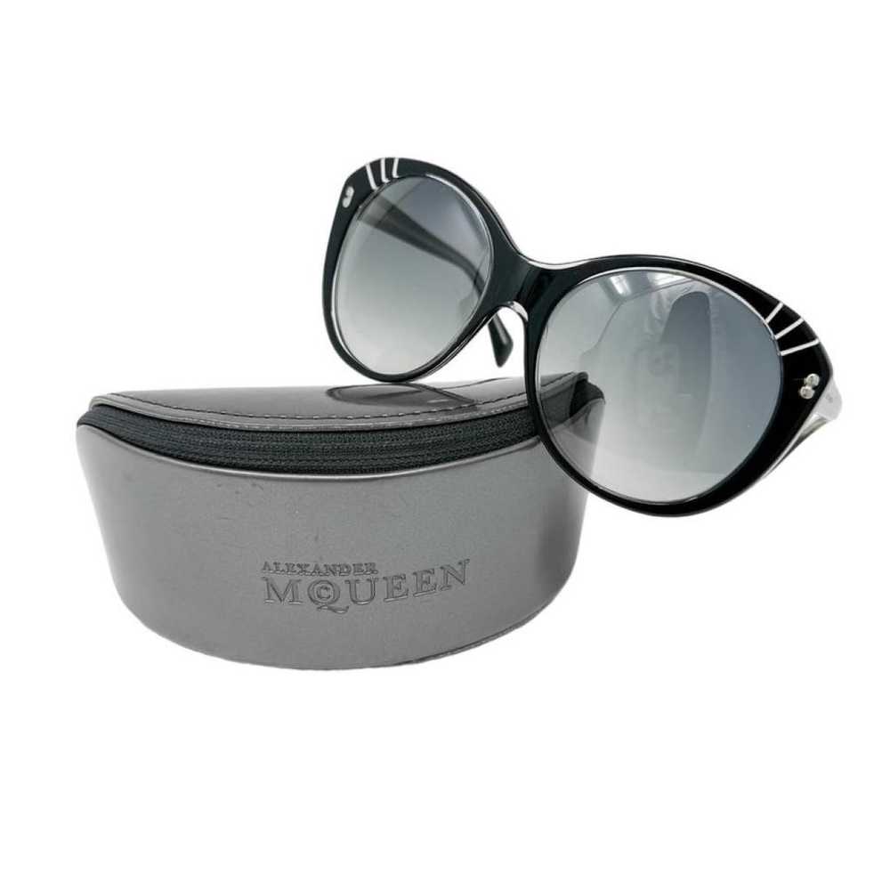 Alexander McQueen Oversized sunglasses - image 4