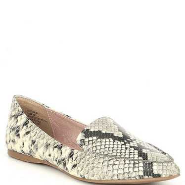 Steve Madden Feather flat