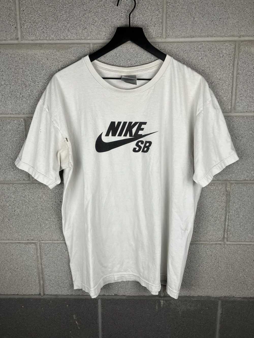 Nike × Tee × Vintage Vintage Y2K Nike SB Distress… - image 1