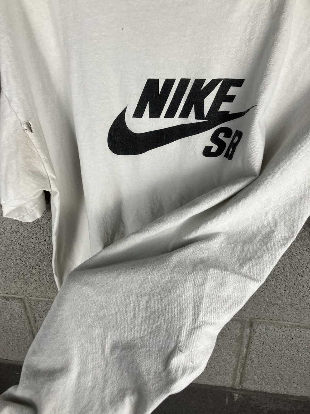 Nike × Tee × Vintage Vintage Y2K Nike SB Distress… - image 7