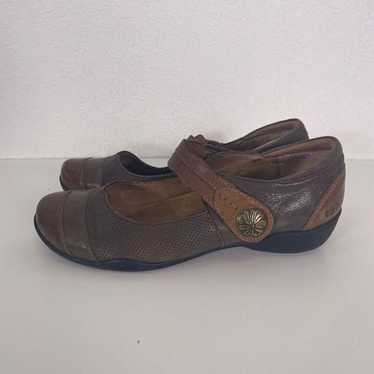 TAOS Bravo Brown & Tan Leather Flats