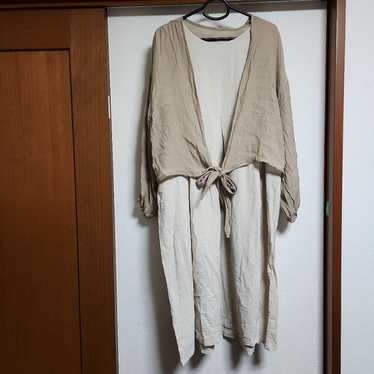 Beige long dress + cardigan + white cut-and-sew to