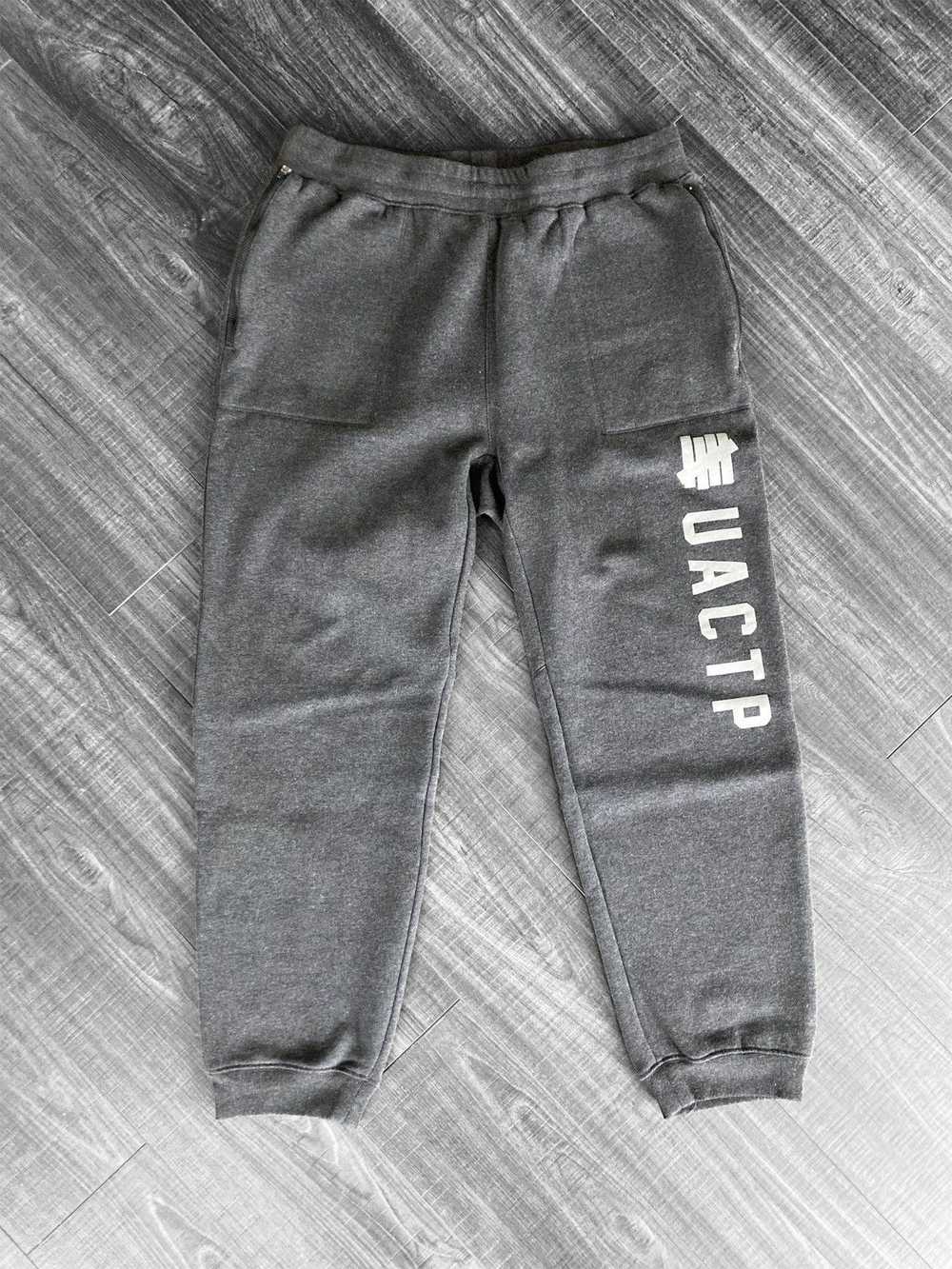 Undefeated UNDEFEATED Athletic Sweatpants size L - image 1