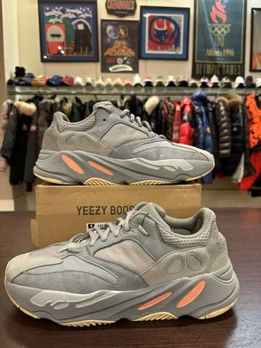 Adidas Yeezy 700