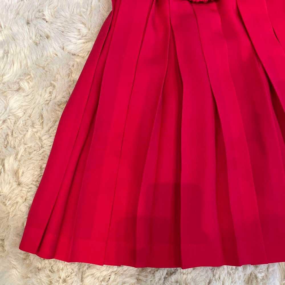 Red sleeveless pleated dress - image 3