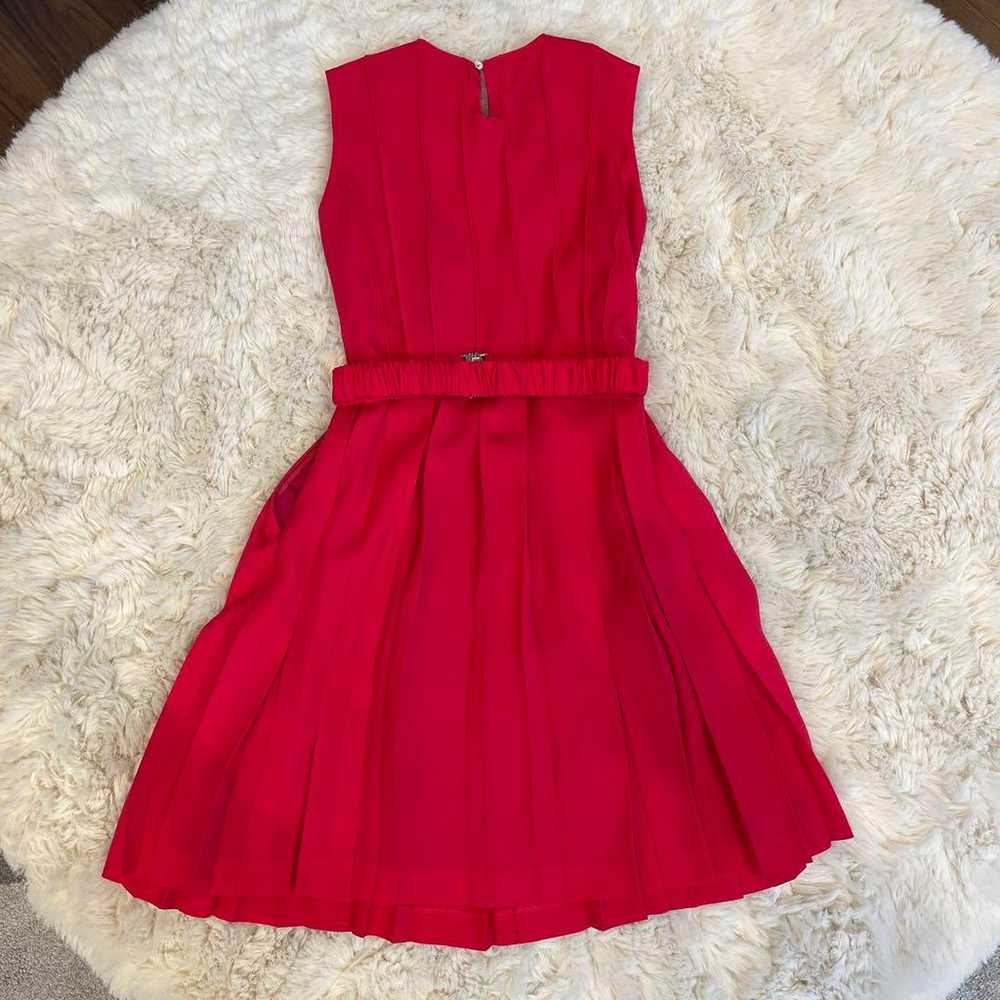 Red sleeveless pleated dress - image 4