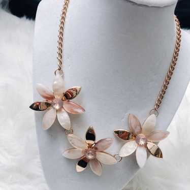 boutique necklace - image 1