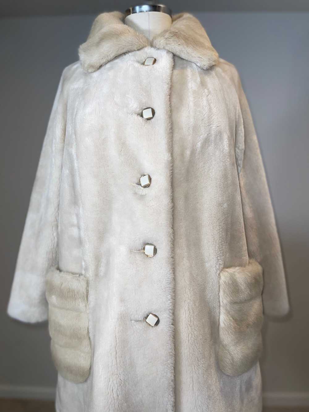 Borgana Vintage White Fur Coat - image 2