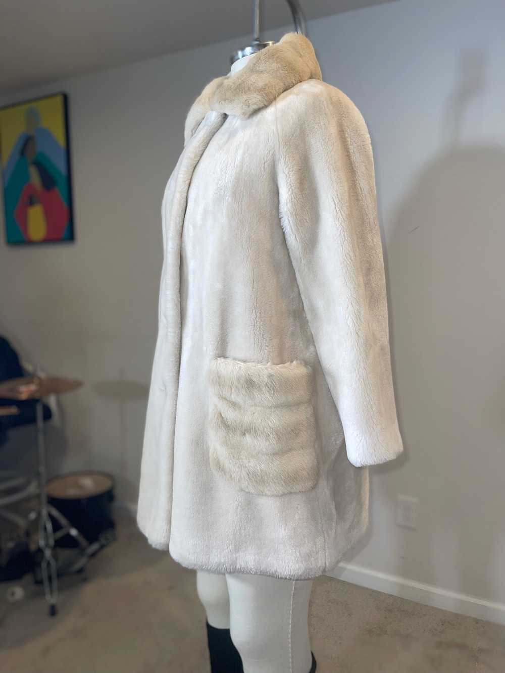 Borgana Vintage White Fur Coat - image 3