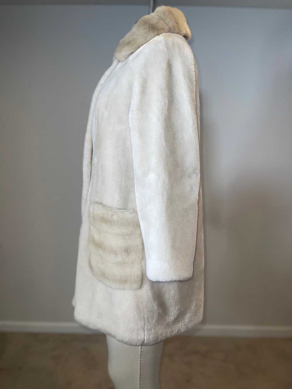 Borgana Vintage White Fur Coat - image 4