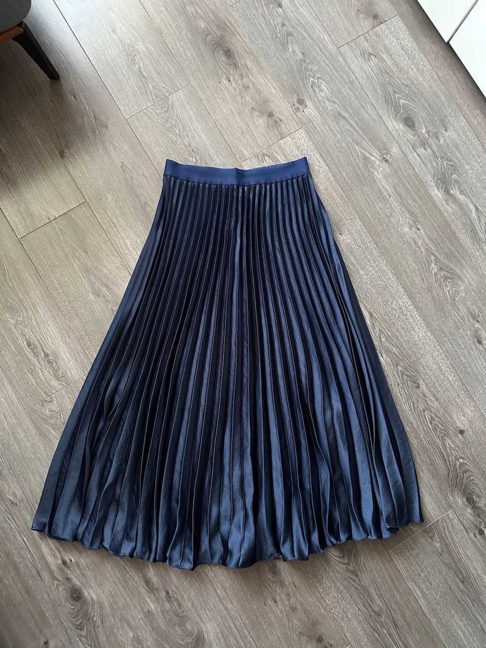 Product Details MaxMara Navy Pleated Satin Midi S… - image 7