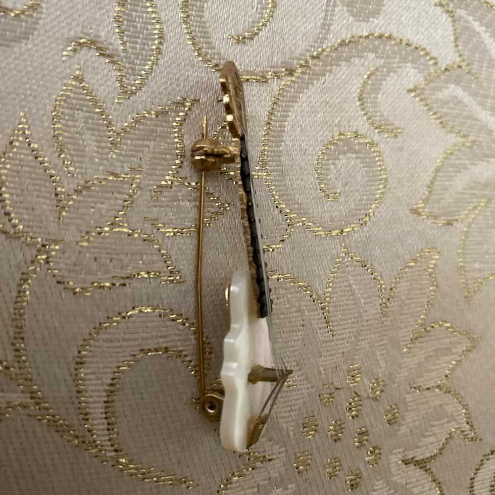 Miniature VTG 70/80s Mother of Pearl Violin Pin/B… - image 4