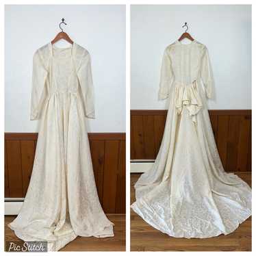 Stunning Vintage 1940s Damask Wedding Gown! - image 1