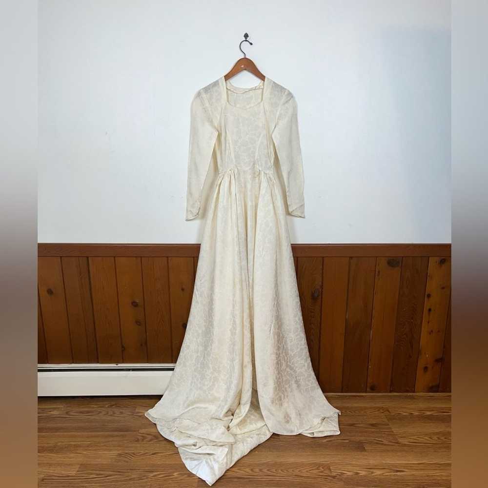 Stunning Vintage 1940s Damask Wedding Gown! - image 2